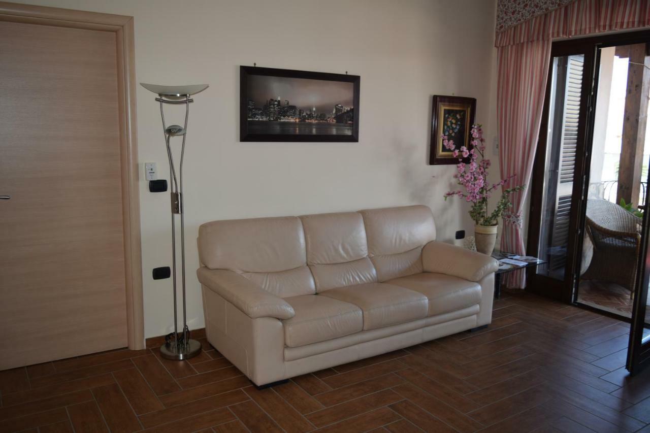 Bed &Breakfast Pinetamare Bed & Breakfast Castel Volturno Exterior photo